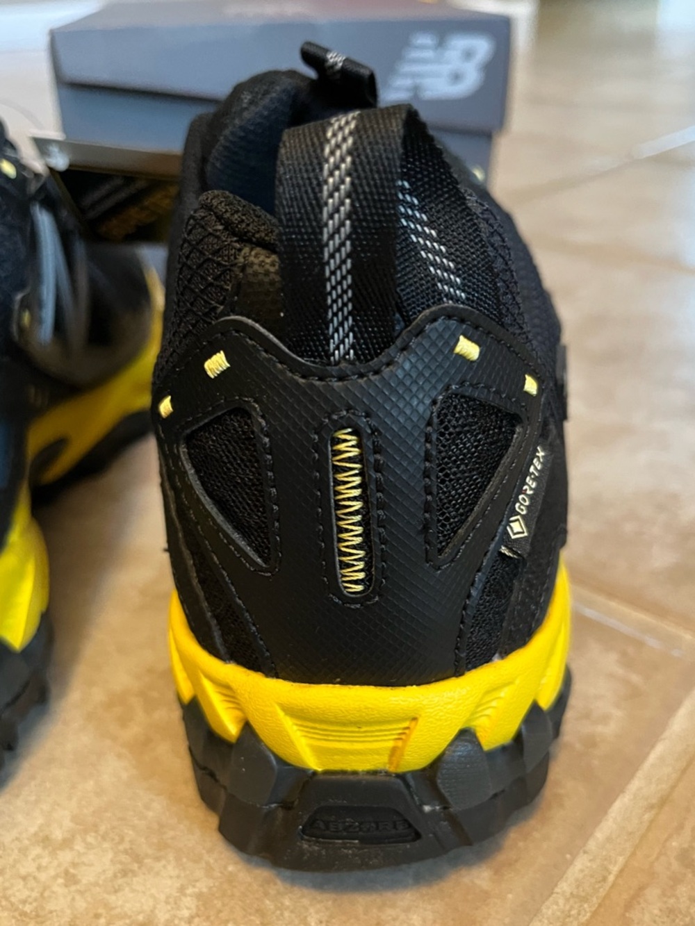 NEW BALANCE 610 ‘BLACK HONEYCOMB’ - Picture 7 of 10
